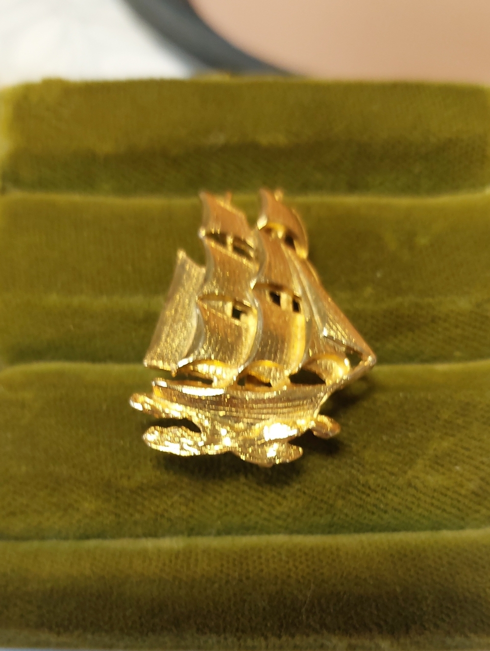 Vintage Goldtone Schooner Ship Boat Sail Brooch